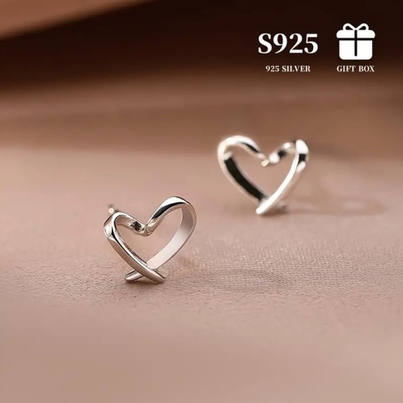 Jewelry - NWT Sterling Silver Open Heart Stud Earrings